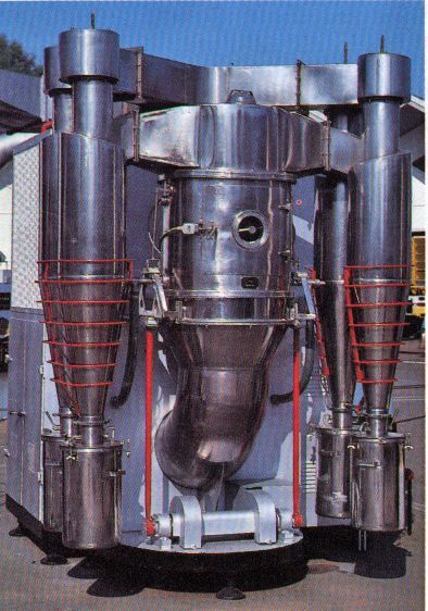 Компактная универсальная сушильная установка для жидких продуктов с  виброаэрокипящим слоем гранул инертного материала марки ВОДОПАД СВКИ-0,32 производительностью 80 кг/ч по испаренной влаге